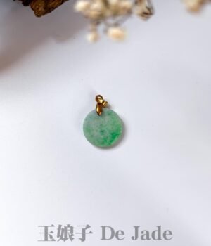 金丝阳绿无事牌吊坠 Yang-Green Golden Thread Wu Shi Pai Jade Pendant