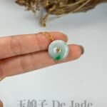 18K飘金丝阳绿平安扣吊坠 Yang-Green Golden Thread Peace Pendant