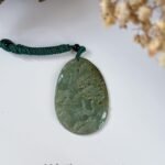 茶黄翡山水吊坠 Oval Tea-Yellow Landscape Jade Pendant