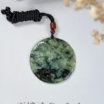 飘蓝花翠山水吊坠 Blue-Flower Landscape Jade Pendant