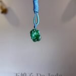 487967305_1239141254423911_924042231011489519_n 辣阳绿双如意吊坠 Spicy Yang-Green Double Ruyi Jade Pendant
