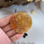 红翡上山虎吊坠 Red Jade Ascending Tiger Pendant