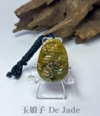 三彩山水吊坠 Tri-Color Landscape Jade Pendant