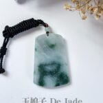 飘蓝花山水吊坠 Floating Blue Landscape Jade Pendant