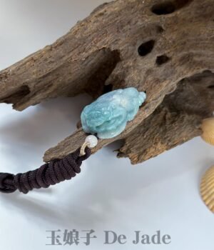 蓝水三脚蟾蜍吊坠 Blue Water Three-Legged Toad Jade Pendant