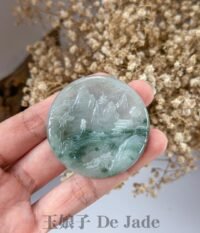 冰飘花山水吊坠 Icy Floating-Flower Landscape Jade Pendant