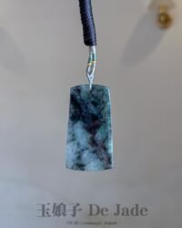 飘蓝花山水吊坠 Floating Blue Flower Landscape Jade Pendant