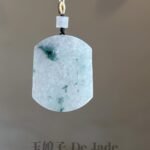 一对仿古无事牌吊坠 Pair of Antique-Style Wu Shi Jade Pendants