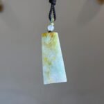 黄绿山水吊坠 Yellow-Green Landscape Jade Pendant