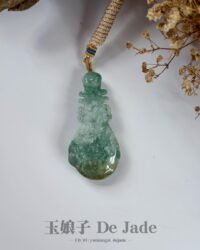 489787709_1249428350061868_2614780392682231894_n 琵琶山水吊坠 Pipa-Shaped Landscape Jade Pendant
