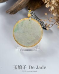 489819298_1249428290061874_411968774831660623_n 黄翡山水吊坠 Yellow & Green Jadeite Landscape Pendant