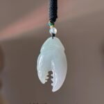 蟹钳吊坠 Crab Claw Jade Pendant