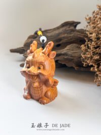 IMG_2965.JPG 崖柏龙挂件 Thuja Dragon Pendant