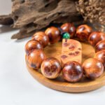 IMG_2970.JPG 崖柏黑金刚雀眼手串 Thuja “Black King Kong” Bird-Eye Bead Bracelet