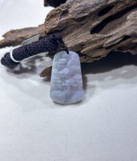 春彩山水吊坠 Spring-Colored Jade Landscape Pendant