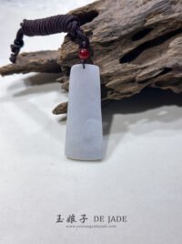 春彩山水吊坠 Spring-Colored Jade Landscape Pendant