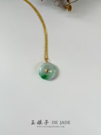 18K飘金丝阳绿平安扣吊坠 Yang-Green Golden Thread Peace Pendant