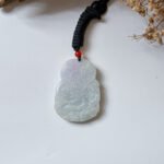 春彩财神爷吊坠 Spring-Color God of Wealth Jade Pendant