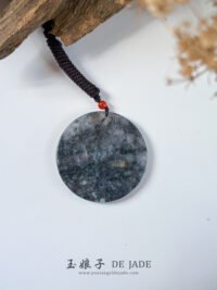 乌鸡无事牌吊坠 Black Jade Wu Shi Pai Pendant