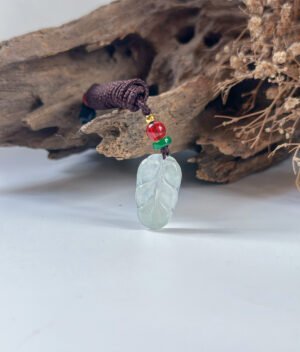 冰叶子吊坠 Icy Jade Leaf Pendant
