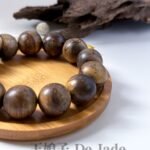 海南黎母山沉香手串 Hainan Limu Mountain Agarwood Bracelet