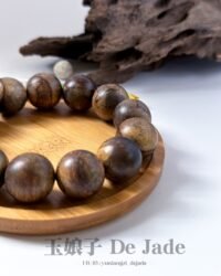 海南黎母山沉香手串 Hainan Limu Mountain Agarwood Bracelet