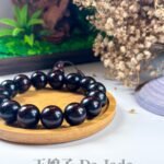小叶紫檀带金星 Small-Leaf Rosewood with Golden Star Bracelet