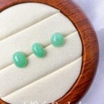 490319929_1253176689687034_7800330603464636447_nA 果绿翡翠蛋面 Green Jade Cabochon