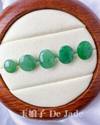 490640099_1253176546353715_2782797598814463052_nD 果绿翡翠蛋面 Green Jade Cabochon