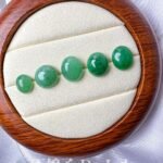490740230_1253176683020368_3351036417672775782_nD 果绿翡翠蛋面 Green Jade Cabochon