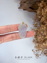 IMG_5259.JPG 冰种春彩叶子吊坠 Icy Spring Color Jade Leaf Pendant