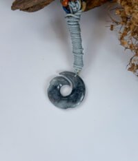IMG_5308.JPG 乌鸡时来运转吊坠 Wu Ji “Turning Fortune” Jade Pendant