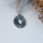 IMG_5309.JPG 乌鸡时来运转吊坠 Wu Ji “Turning Fortune” Jade Pendant