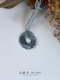 IMG_5309.JPG 乌鸡时来运转吊坠 Wu Ji “Turning Fortune” Jade Pendant