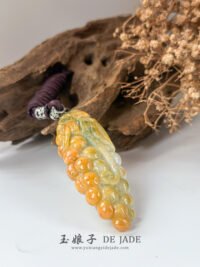 IMG_7010.JPG 黄绿翡翠玉米吊坠 Yellow-Green Jadeite Corn Pendant