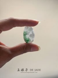 飘绿花山水翡翠吊坠 Green Floral Jadeite Landscape Pendant