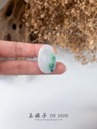 飘绿花山水翡翠吊坠 Green Floral Jadeite Landscape Pendant