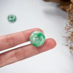 IMG_7224.JPG 阳绿翡翠平安扣 Vivid Green Jadeite Peace Pendant
